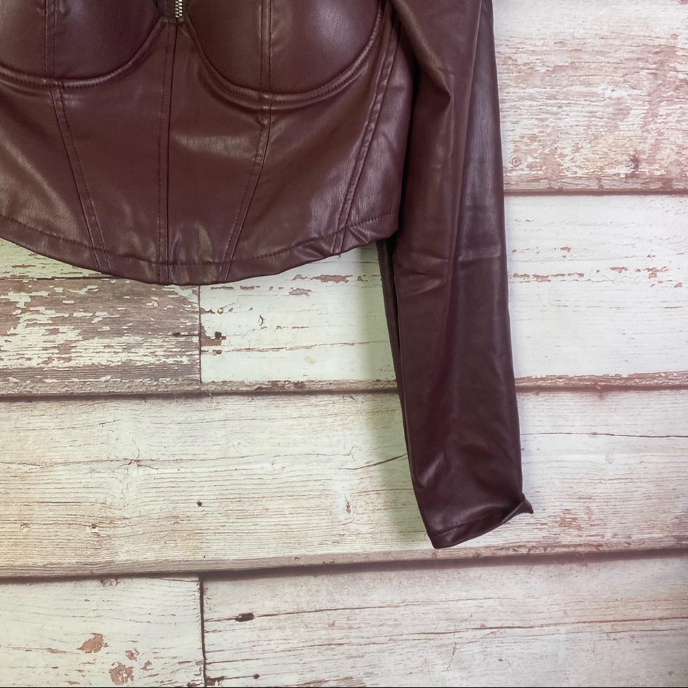 Fashion Nova No bad angles pu top burgundy - Picture 11 of 16